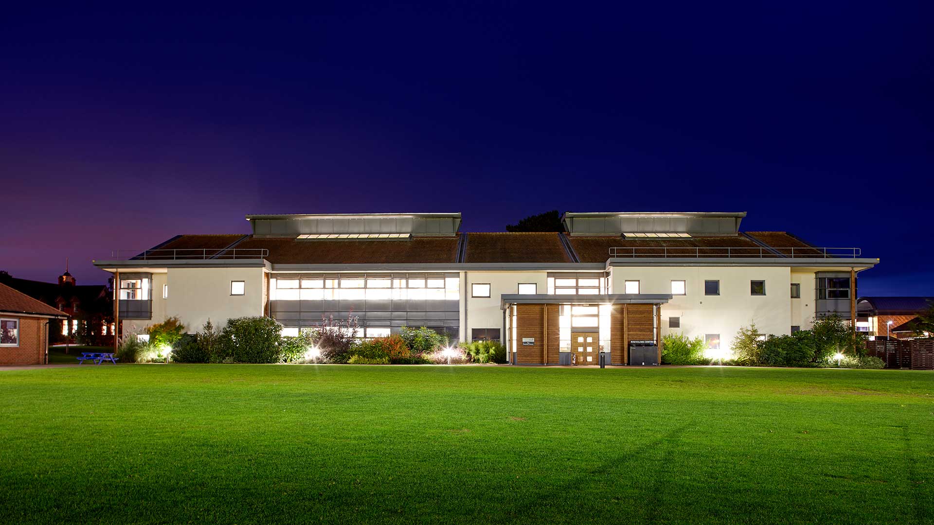Bamford-library-at-night