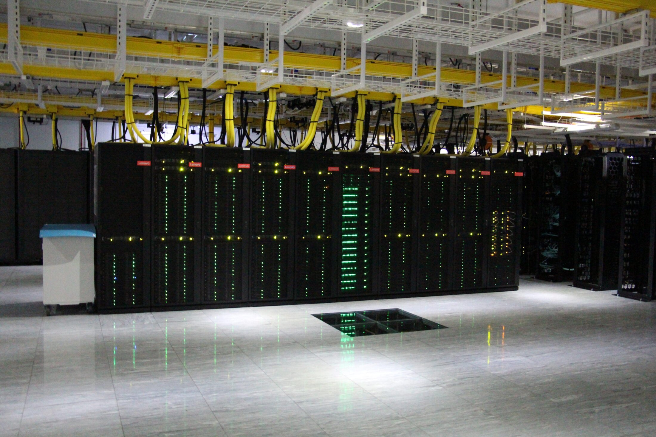 High-performance computer cluster