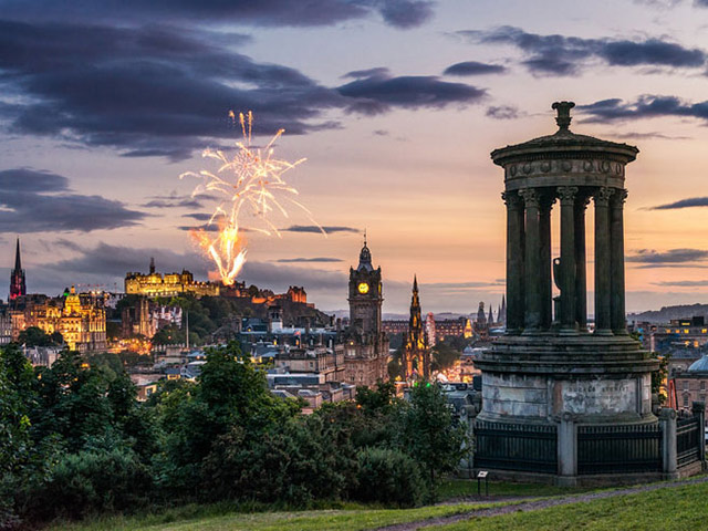 Edinburghskylinefireworks